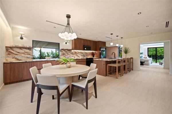 Elbaroda Grove, 871 NE 128th St, North Miami, Florida 33161, image 1