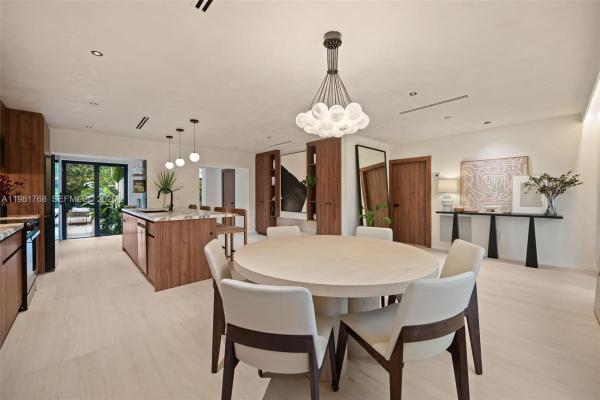 Elbaroda Grove, 871 NE 128th St, North Miami, Florida 33161, image 2