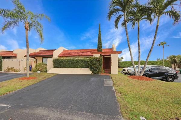Woodstock Townhomes, 11721 SW 112th Ter, Kendall, Florida 33186, image 3
