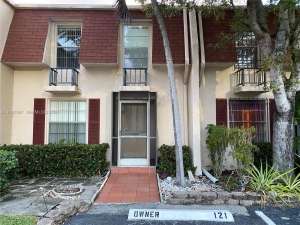 De Soto Park North, 1951 Atlantic Shores Blvd #20, Hallandale Beach, Florida 33009, image 1