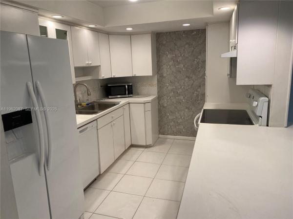 De Soto Park North, 1951 Atlantic Shores Blvd #20, Hallandale Beach, Florida 33009, image 2