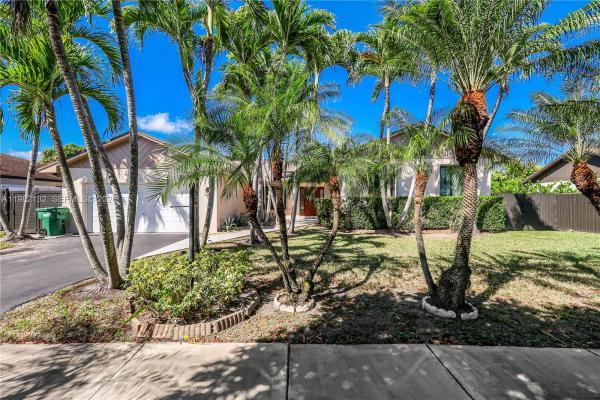 11541 SW 100th St, Unincorporated Dade County, Florida 33176, image 1