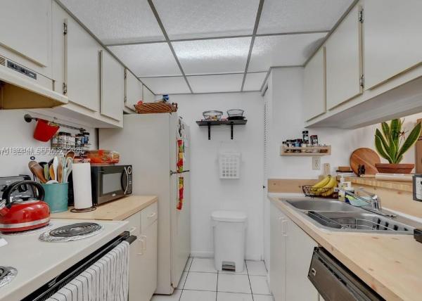 Peppermill At Kendale Lakes West, 8002 SW 149th Ave #B201, Kendall West, Florida 33193, image 1