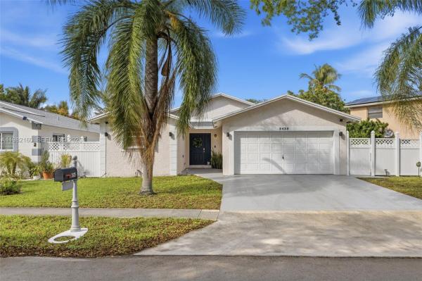 Liberia, 2425 Raleigh St, Hollywood, Florida 33020, image 2