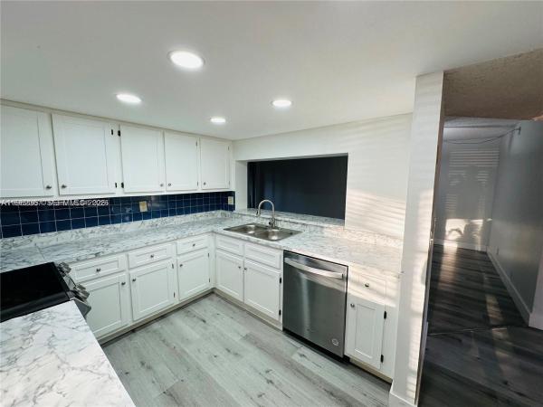 Sabal Palm Of Pine Island Ridge, 9501 Seagrape Dr #101, Davie, Florida 33324, image 2
