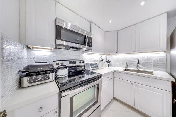 South Bay Club, 800 West Ave #605, Miami Beach, Florida 33139, image 3