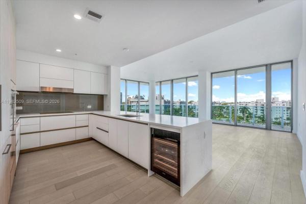 Bay Harbor Islands Residential, 9201 E Bay Harbor Dr #702, Bay Harbor Islands, Florida 33154, image 1