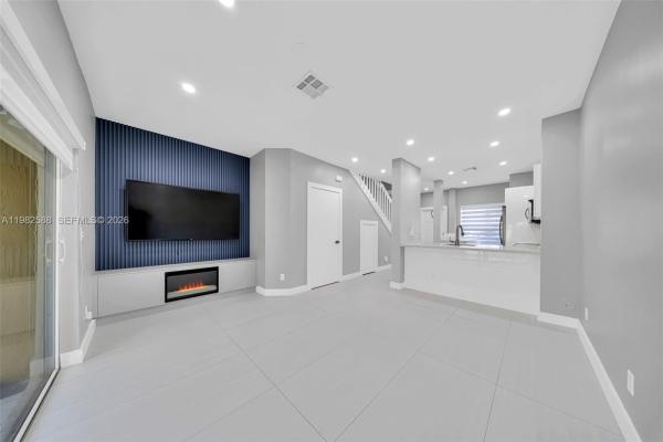 Pelican Pointe, 358 SW 122nd Ave, Pembroke Pines, Florida 33025, image 1