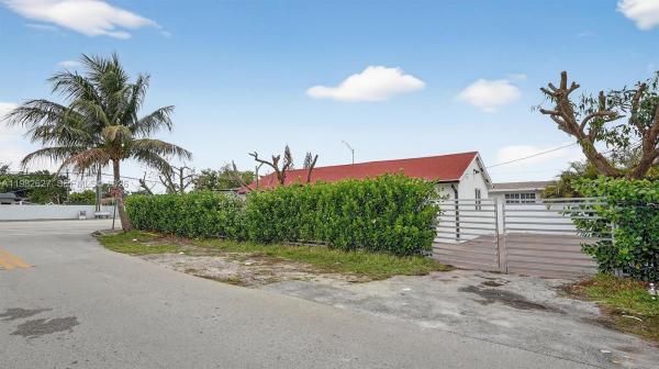 Coral Villas, 2845 SW 67th Ave, Coral Terrace, Florida 33155, image 2