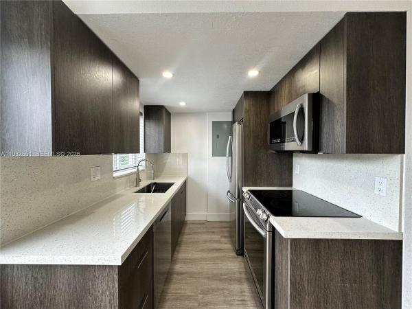 913 NE 17th St #8, Fort Lauderdale, Florida 33305, image 1