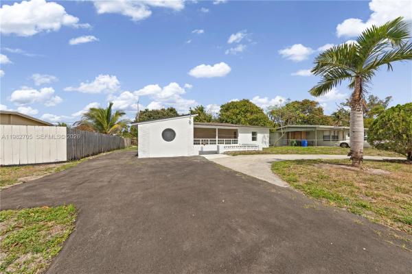 Lauderdale Manors, 1031 NW 13th St, Fort Lauderdale, Florida 33311, image 2