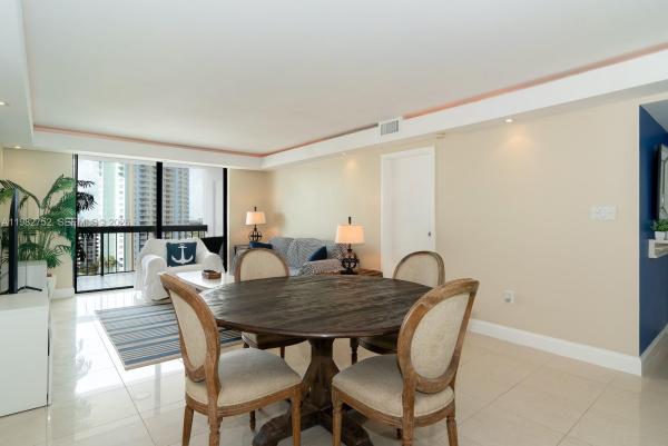 Brickell Bay Club, 2333 Brickell Ave #1710, Miami, Florida 33129, image 2