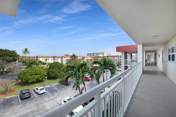 Palm Aire At Coral Key, 3050 NE 48th Ct #401, Hillsboro Beach, Florida 33064, image 2