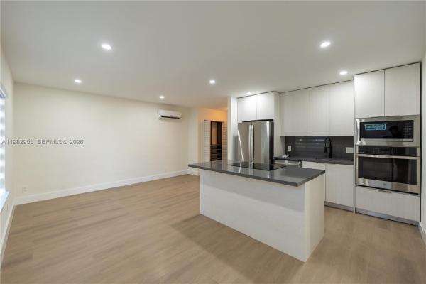 Seven Seas, 1615 NE 9th St #2, Fort Lauderdale, Florida 33304, image 1