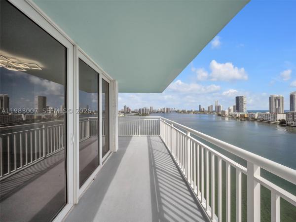 Winston Towers 500, 301 174th St #1818, Sunny Isles Beach, Florida 33160, image 2