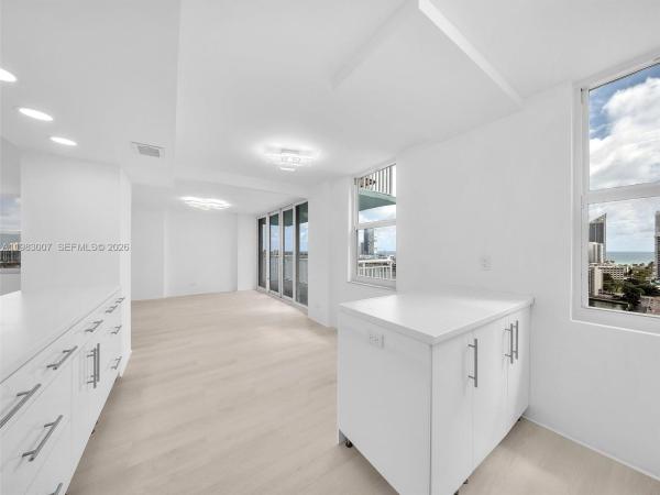 Winston Towers 500, 301 174th St #1818, Sunny Isles Beach, Florida 33160, image 1