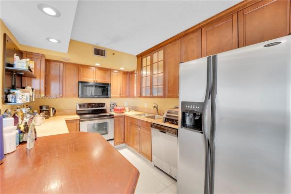 Hillcrest, 919 Hillcrest Dr #704, Hollywood, Florida 33021, image 2
