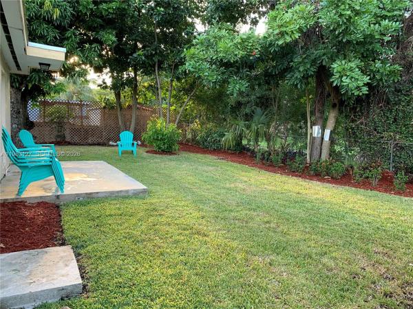 Bell Gardens, 2221 NW 196th Ter, Miami Gardens, Florida 33056, image 2