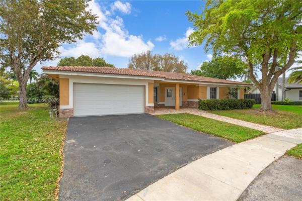 Bonaventure Lakes, 16623 Waters Edge Dr, Weston, Florida 33326, image 2