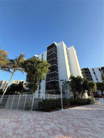 Biscaya, 20400 W Country Club Dr #412, Aventura, Florida 33180, image 2