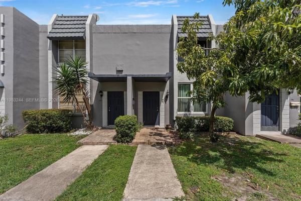 314 NE 142nd St #16C, Unincorporated Dade County, Florida 33161, image 1