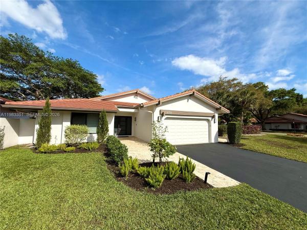 The Hollows Of Deer Creek, 670 Deer Creek Hollows Cir, Deerfield Beach, Florida 33442, image 3