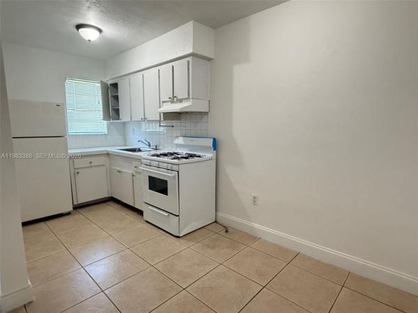 Gables Edge, 4300 SW 67th Ave #38, Glenvar Heights, Florida 33155, image 2