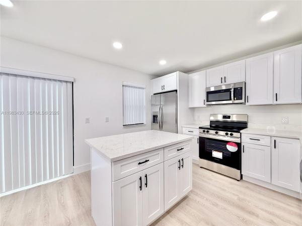 Sandtree Townhouses, 404 Sandtree Dr, Palm Beach Gardens, Florida 33403, image 1