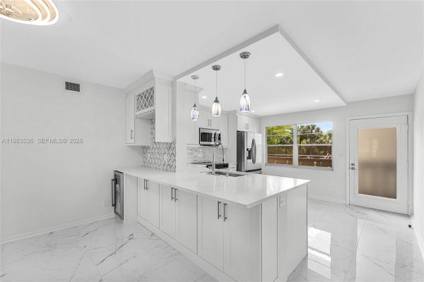 Lucaya Village, 2303 Lucaya Ln #H2, Coconut Creek, Florida 33066, image 2