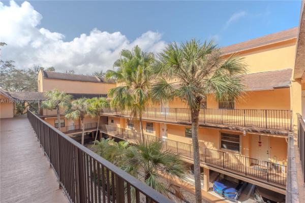 Lago West, 430 Commodore Dr #314, Plantation, Florida 33325, image 2