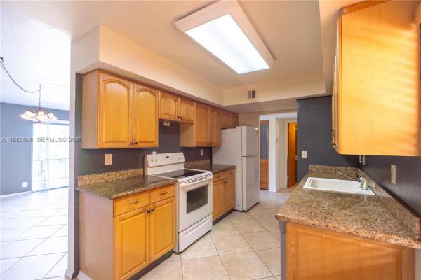 Lago West, 430 Commodore Dr #314, Plantation, Florida 33325, image 3