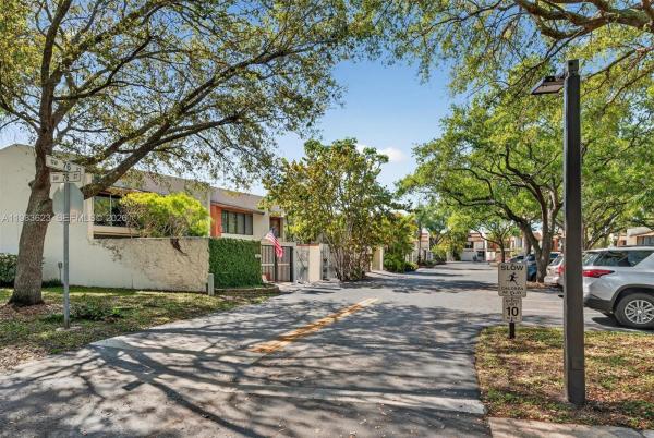 10406 SW 76th St, Unincorporated Dade County, Florida 33173, image 1