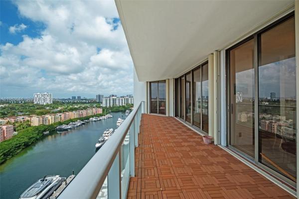 Marina Tower, 19500 Turnberry Way #16C, Aventura, Florida 33180, image 1