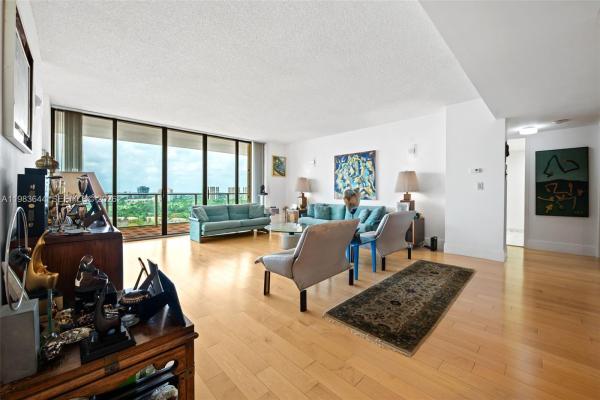 Marina Tower, 19500 Turnberry Way #16C, Aventura, Florida 33180, image 2