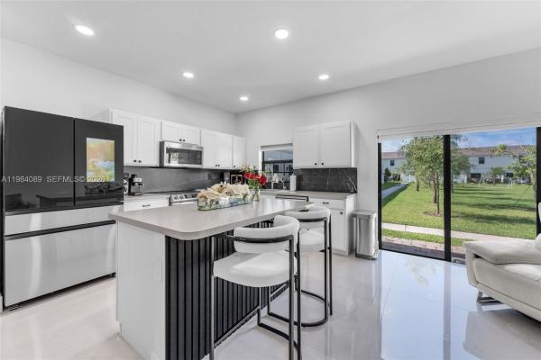 Regal Palm Square, 617 SW 11th St, Florida City, Florida 33034, image 1