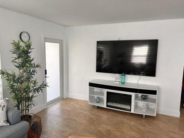 Boulevard Heights, 6900 SW 3rd St, Pembroke Pines, Florida 33023, image 3