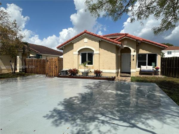 7879 NW 193rd Ter, Hialeah, Florida 33015, image 1