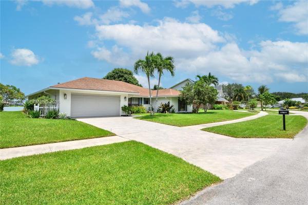 Pheasant Walk, 17611 Lake Park Rd, Boca Raton, Florida 33487, image 3