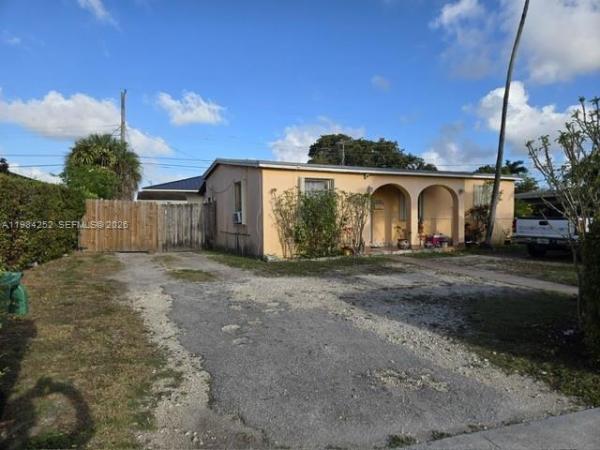 Westwood Lakes Residential, 4135 SW 116th Ave, Westwood Lakes, Florida 33165, image 2