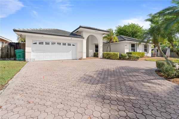 15425 SW 114th St, Unincorporated Dade County, Florida 33196, image 1