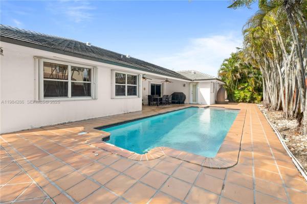 Hammocks Shores, 15425 SW 114th St, The Hammocks, Florida 33196, image 3