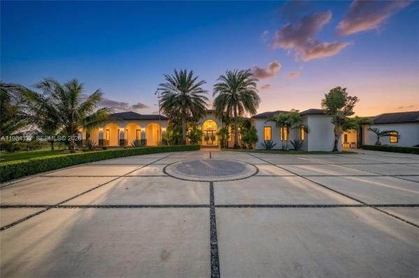 15620 SW 188th Ct, Unincorporated Dade County, Florida 33187, image 1