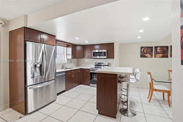 Park East, 210 NW 87th Ave #L206, Fountainebleau, Florida 33172, image 3