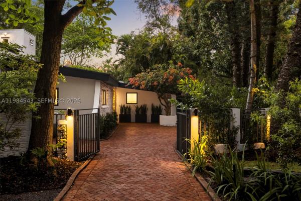 3090 Kirk St, Miami, Florida 33133, image 2