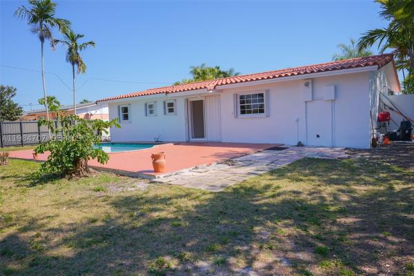 Heftler Homes, 10521 SW 41st Ter, Westwood Lakes, Florida 33165, image 1