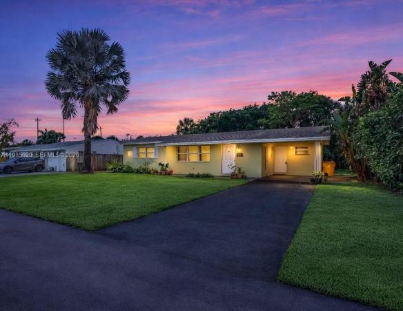 Coral Manor, 340 SE 4th St, Deerfield Beach, Florida 33441, image 1