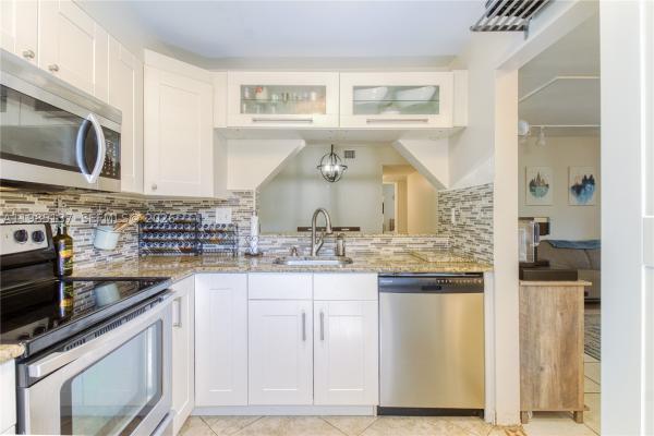 Oakland Forest Club, 3095 N Oakland Forest Dr #104, Oakland Park, Florida 33309, image 1