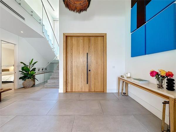 Tropical Isle Homes, 561 Warren Ln, Key Biscayne, Florida 33149, image 2