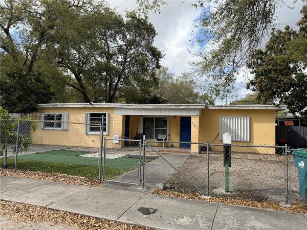 2101 NW 93rd Ter, Unincorporated Dade County, Florida 33147, image 1