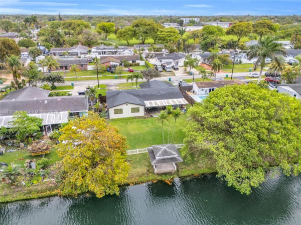 Bel Aire, 19030 Bel Aire Dr, Cutler Bay, Florida 33157, image 2
